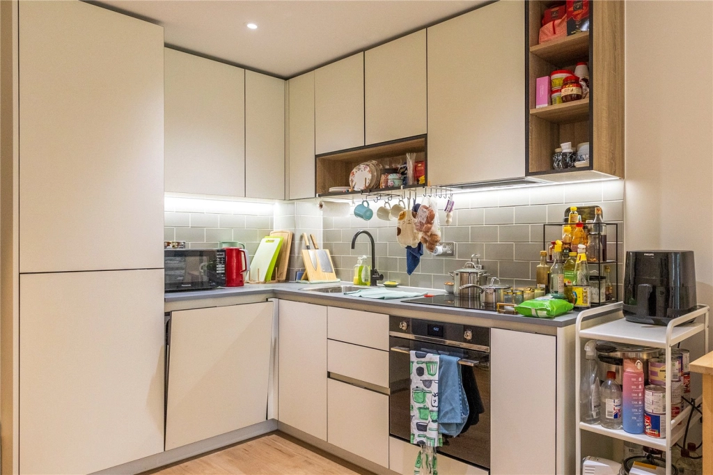 1 bedroom apartments/flats for sale in Beaufort Square, Colindale - NW9 view 2