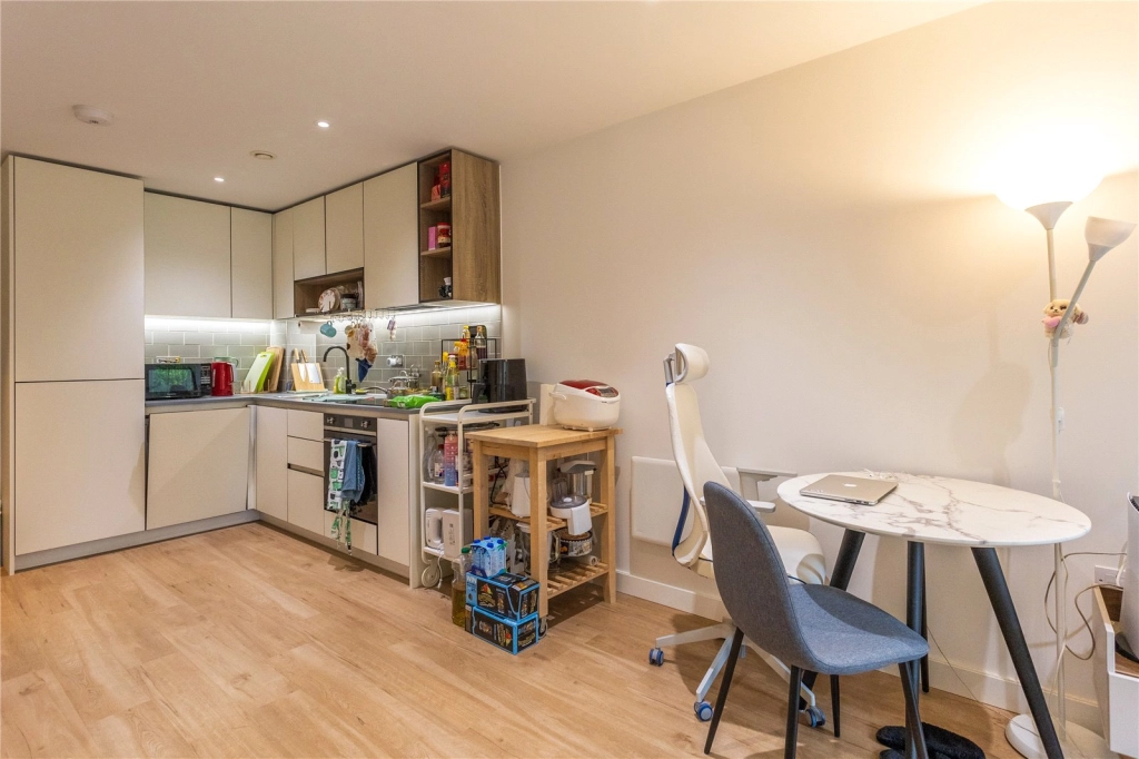 1 bedroom apartments/flats for sale in Beaufort Square, Colindale - NW9 view 3