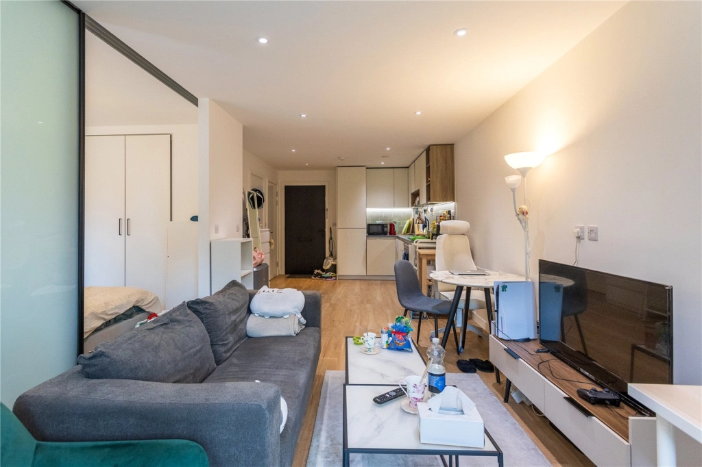 1 bedroom apartments/flats to sale in Beaufort Square, Colindale-image 1