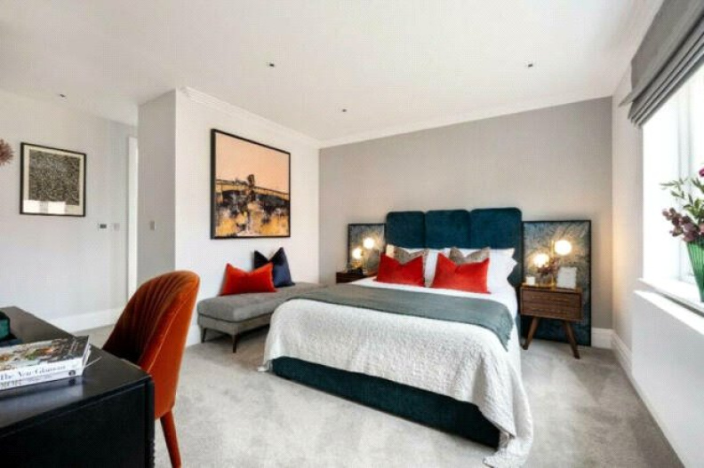 5 bedroom house for Sale in Bramley Road, Enfield, N14, London