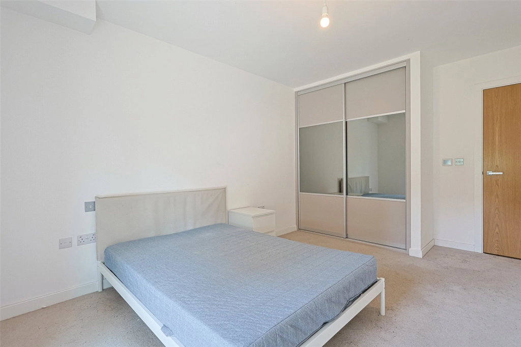 1 bedroom apartments/flats for sale in Thonrey Close, Colindale Gardens, Colindale - NW9 view 5