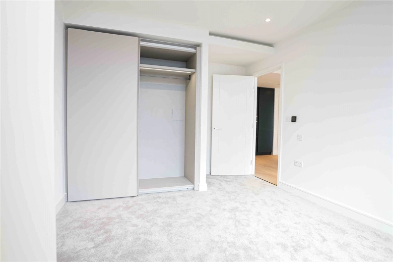 2 bedrooms apartments/flats to sale in South Quay Plaza, Canary Wharf-image 4