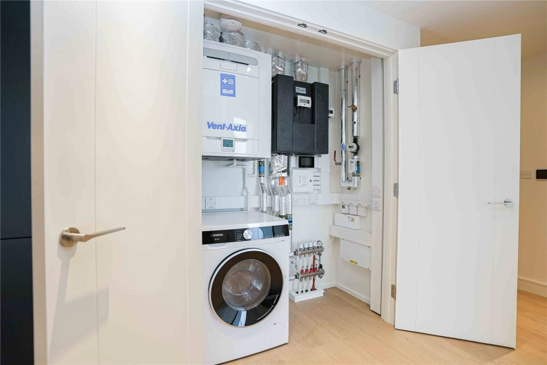 2 bedrooms apartments/flats to sale in South Quay Plaza, Canary Wharf-image 11
