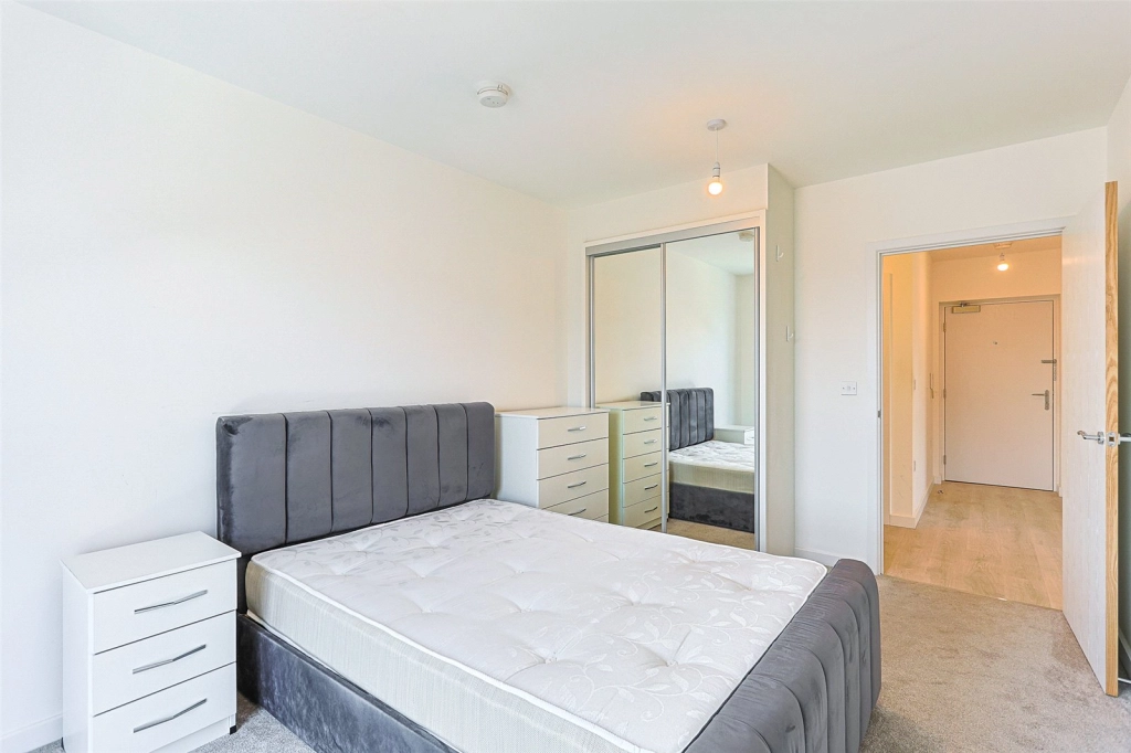 1 bedroom apartments/flats for sale in East Acton Lane, Ealing - W3 view 4