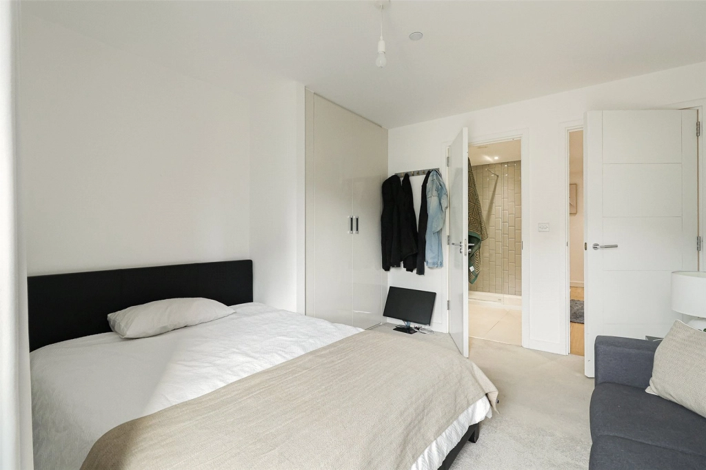 1 bedroom apartments/flats for sale in Caversham Road, Beaufort Park, Colindale - NW9 view 8