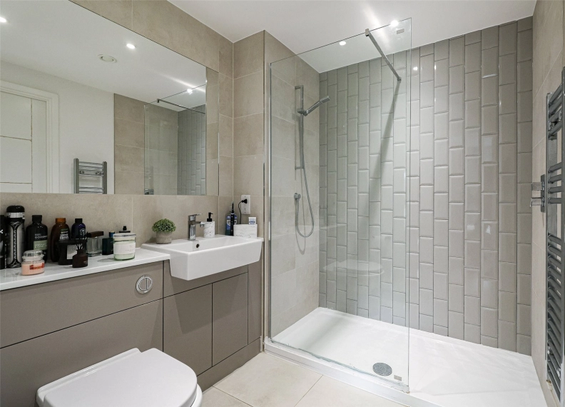 1 bedroom apartments/flats to sale in Caversham Road, Beaufort Park, Colindale-image 9
