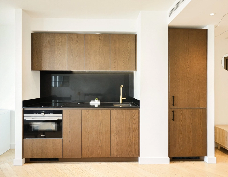1 bedroom apartments/flats to sale in Marsh Wall, Canary Wharf-image 4