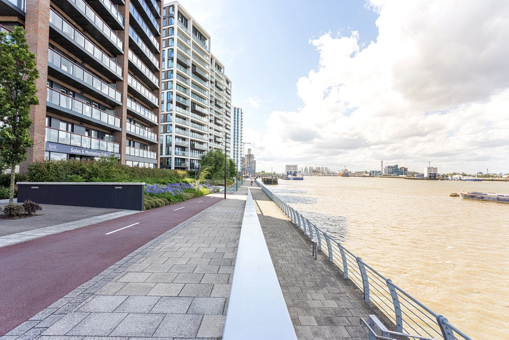 1 bedroom apartments/flats for sale in The Waterfront, Royal Arsenal Riverside - SE18 view 4