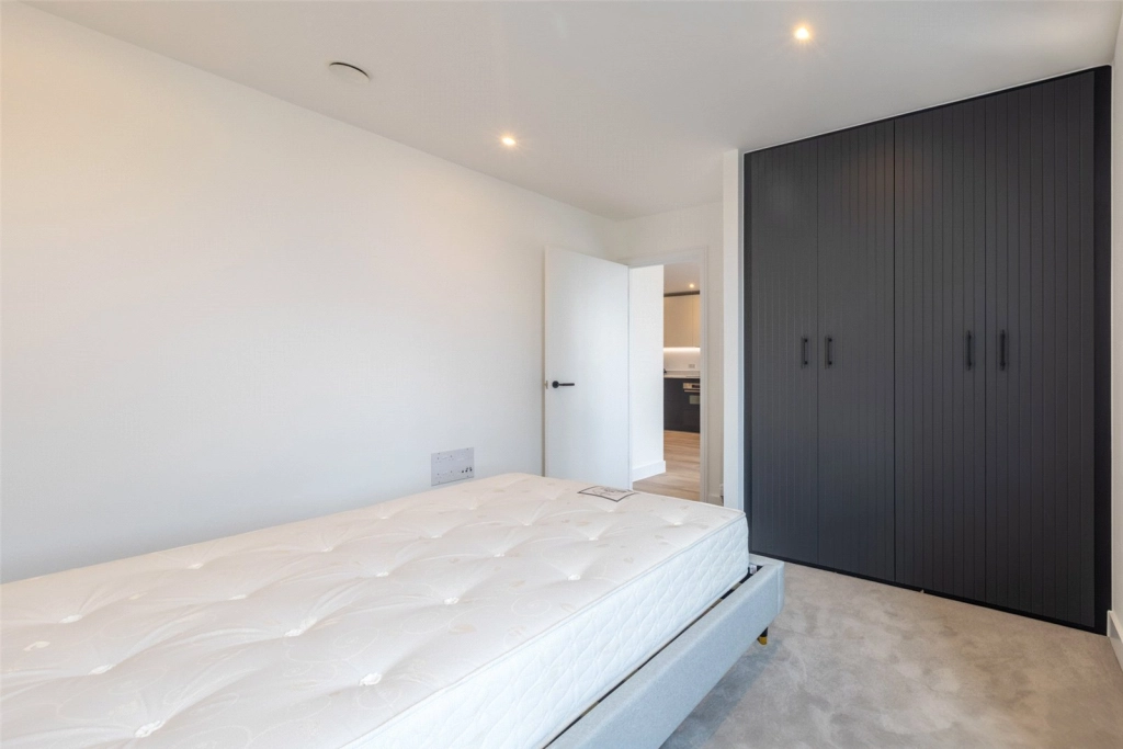 1 bedroom apartments/flats for sale in Heartwood Boulevard, Acton - W3 view 6