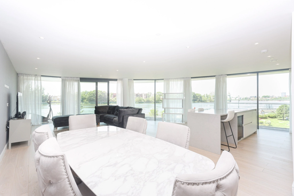 3 bedrooms apartments/flats for sale in Parr's Way, Hammersmith - W6 view 4