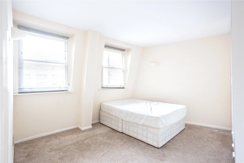 1 bedroom apartments/flats for sale in West Smithfield, London - EC1A view 3