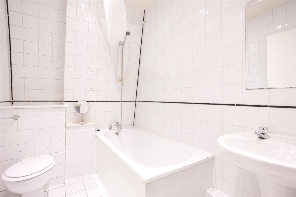 1 bedroom apartments/flats for sale in West Smithfield, London - EC1A view 5