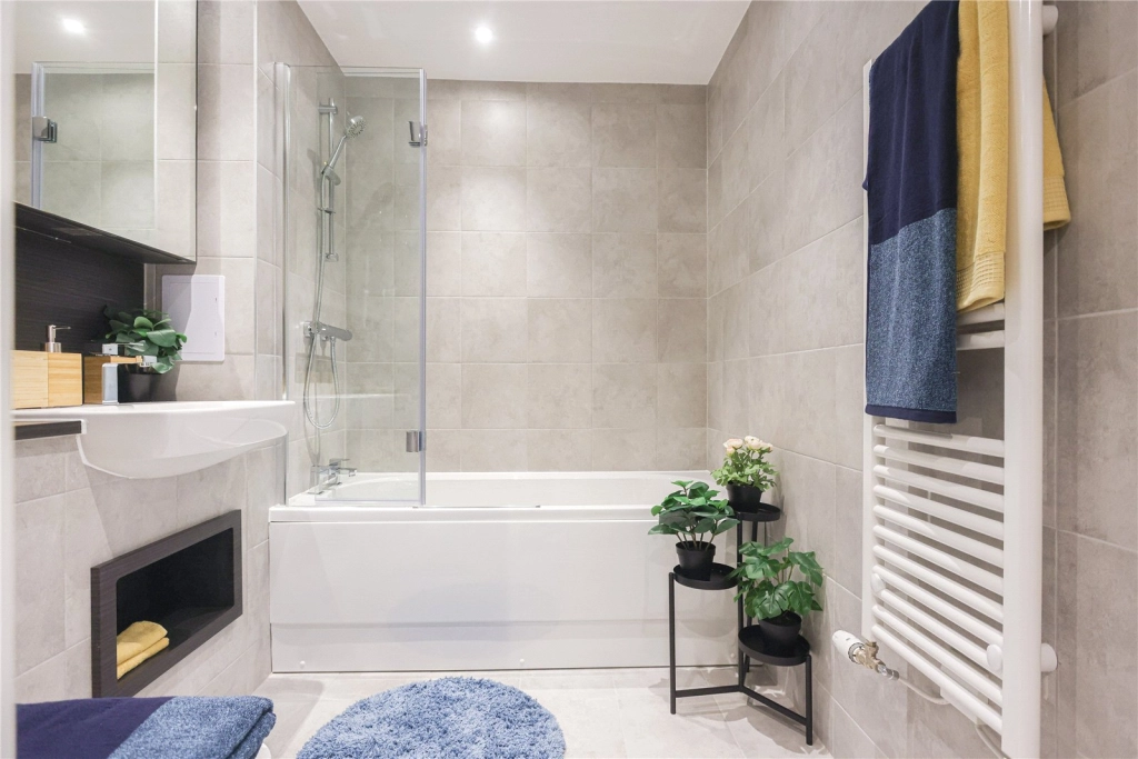 1 bedroom apartments/flats for sale in Medawar Drive, London - NW7 view 5