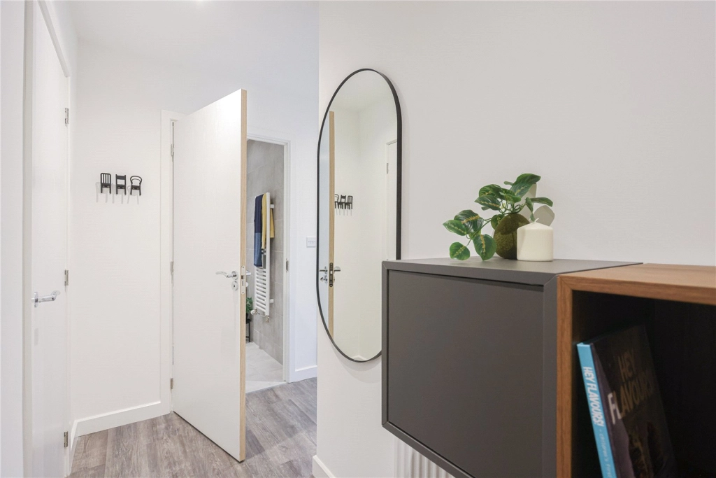 1 bedroom apartments/flats for sale in Medawar Drive, London - NW7 view 6