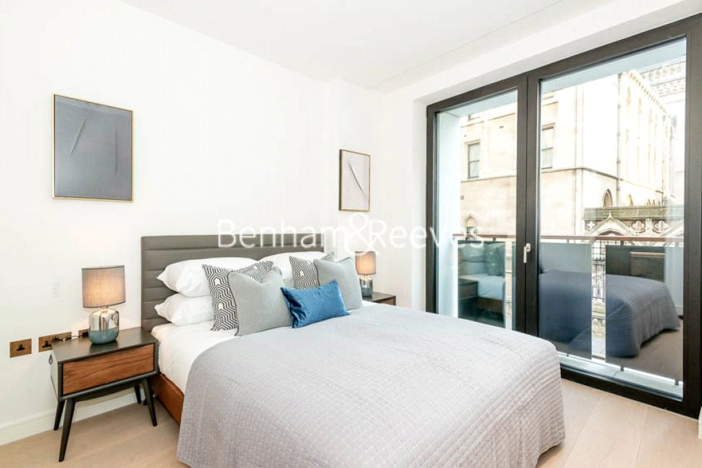 1 bedroom apartments/flats for sale in Portugal Street, London - WC2A view 3