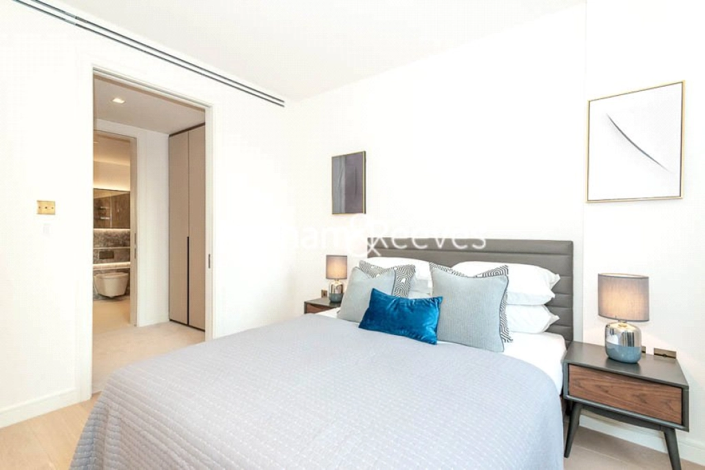1 bedroom apartments/flats for sale in Portugal Street, London - WC2A view 4