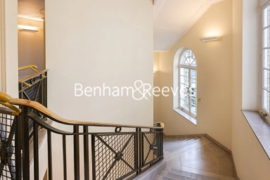 Rosebery Avenue, London - EC1R view 3