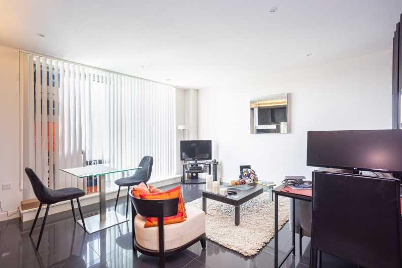 1 bedroom apartments/flats to sale in Pan Peninsula Square, Canary Wharf, London-image 2