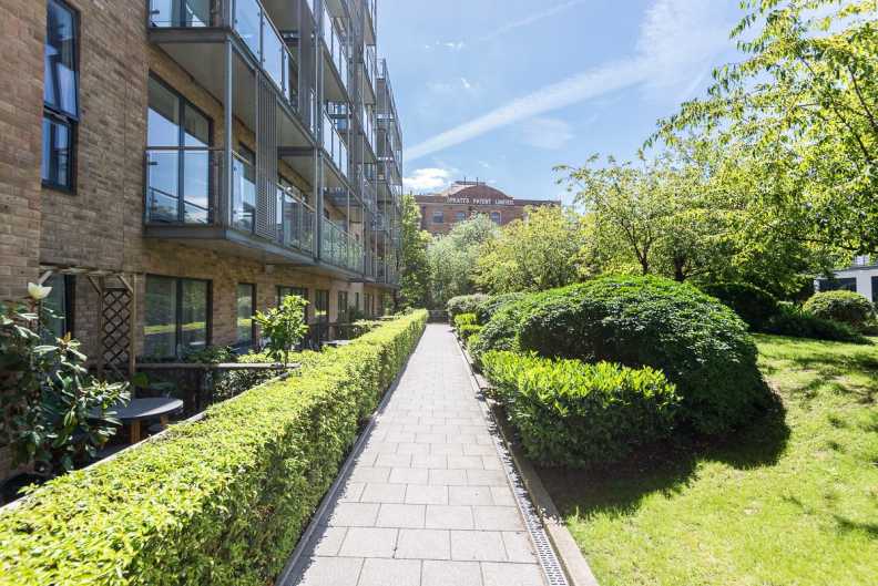 3 bedrooms apartments/flats to sale in Seven Sea Gardens, Bromley-By-Bow-image 15