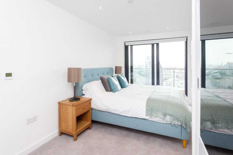 2 bedrooms apartments/flats to sale in Horizons Tower, 1 Yabsley Street, Canary Wharf-image 5