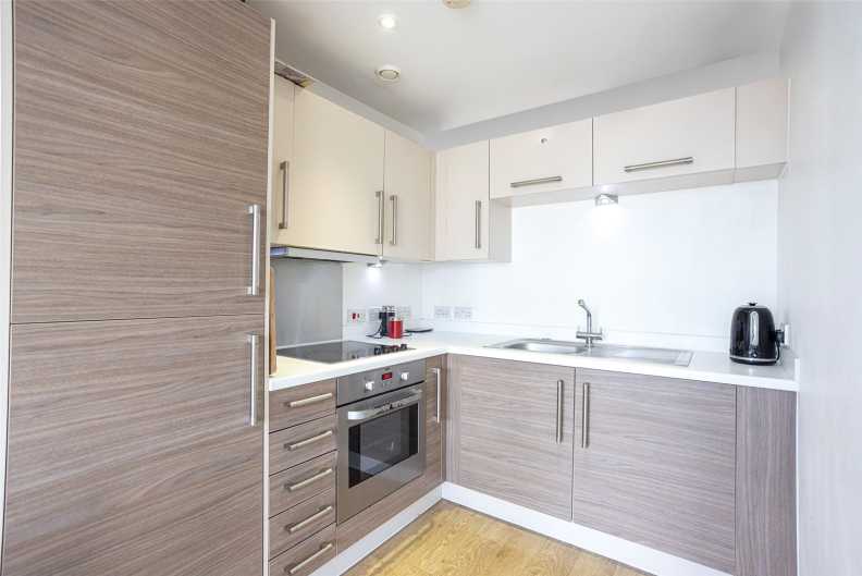 Studio apartments/flats to sale in Casson Apartments, 43 Upper North Street, Poplar-image 3