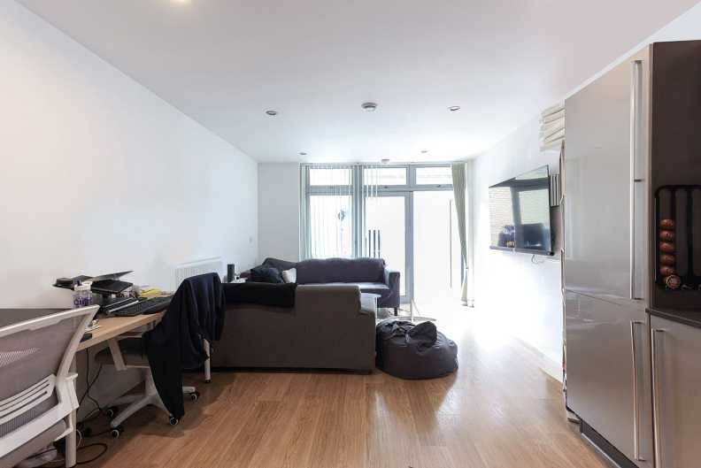 2 bedrooms apartments/flats to sale in Salton Square, Limehouse-image 6