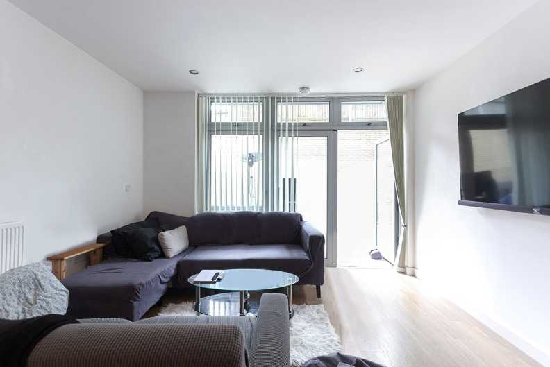2 bedrooms apartments/flats to sale in Salton Square, Limehouse-image 5