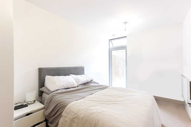 2 bedrooms apartments/flats to sale in Salton Square, Limehouse-image 3