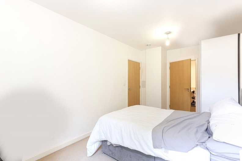2 bedrooms apartments/flats to sale in Salton Square, Limehouse-image 13