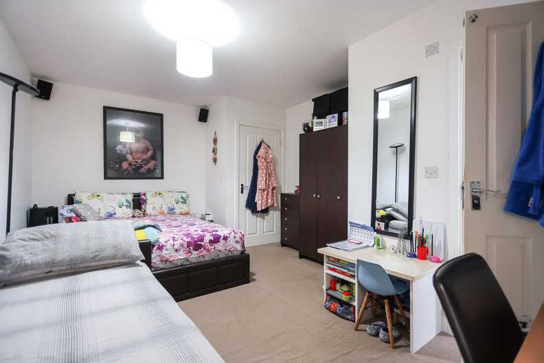 4 bedrooms houses to sale in Scholars Way, Dagenham-image 13