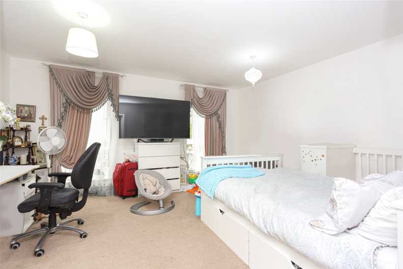 4 bedrooms houses to sale in Scholars Way, Dagenham-image 7