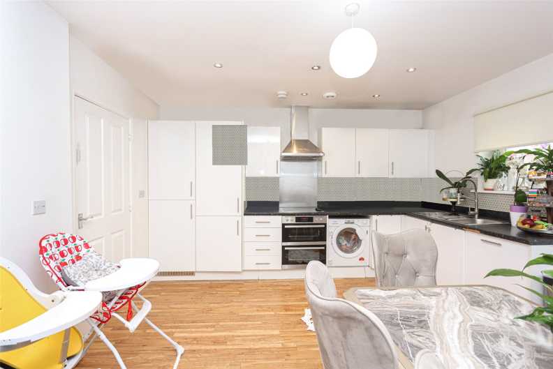 4 bedrooms houses to sale in Scholars Way, Dagenham-image 3