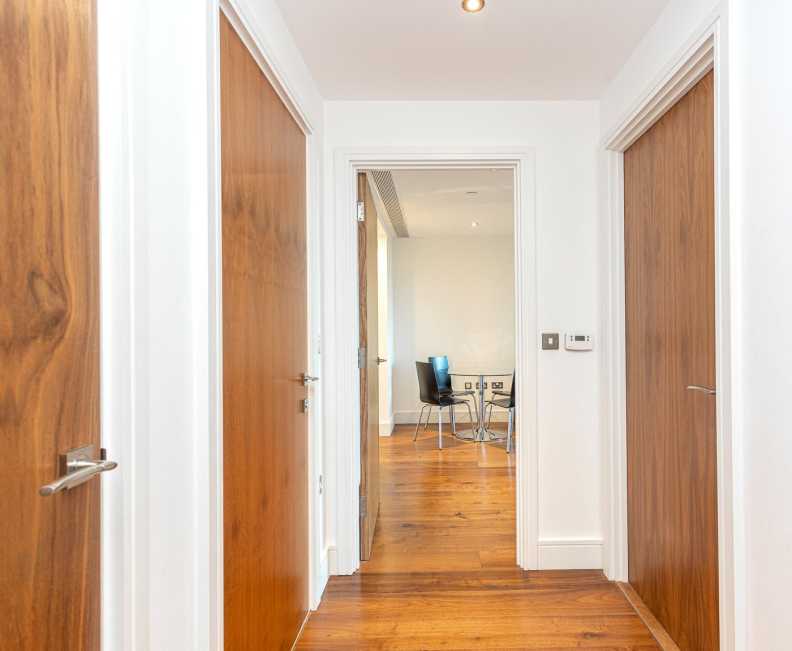 1 bedroom apartments/flats to sale in Lincoln Plaza, South Quay-image 13