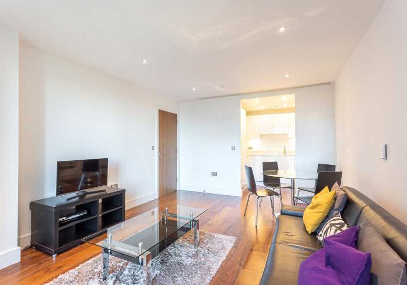 1 bedroom apartments/flats to sale in Lincoln Plaza, South Quay-image 9