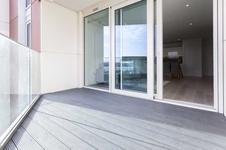 1 bedroom apartments/flats to sale in Royal Crest Avenue, Pontoon Dock-image 14
