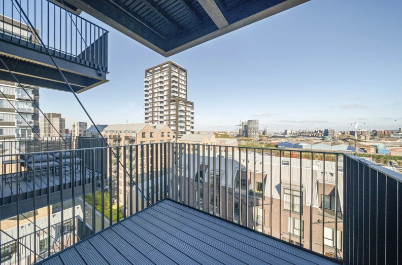 Studio apartments/flats to sale in Orchard Place, East India Dock-image 2