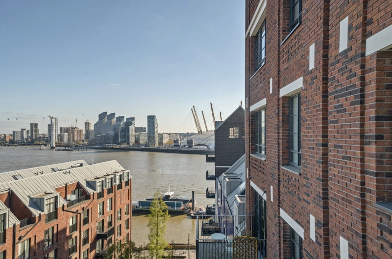 Studio apartments/flats to sale in Orchard Place, East India Dock-image 1
