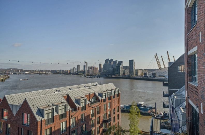 Studio apartments/flats to sale in Orchard Place, East India Dock-image 13