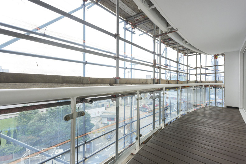 1 bedroom flat for Sale in Blackwall Way, E14, London