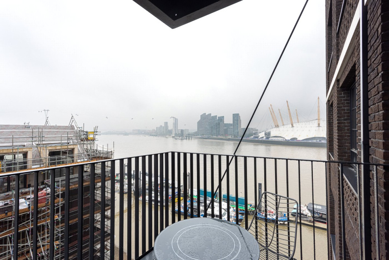 1 bedroom apartments/flats to sale in Orchard Place, East India Dock-image 4