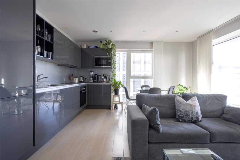2 bedrooms apartments/flats to sale in Glasshouse Gardens, Stratford-image 8