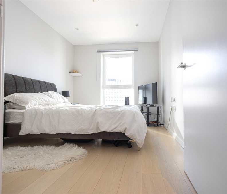 2 bedrooms apartments/flats to sale in Glasshouse Gardens, Stratford-image 15