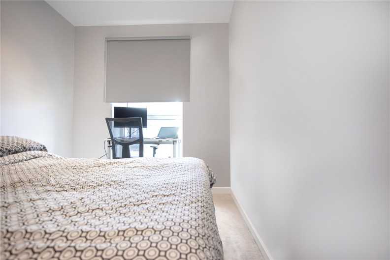 2 bedrooms apartments/flats to sale in Glasshouse Gardens, Stratford-image 5