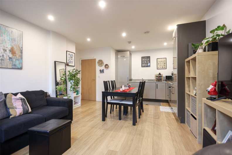 2 bedrooms apartments/flats to sale in Salton Square, Poplar-image 4