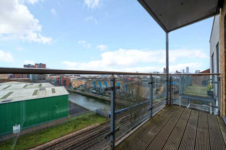 3 bedrooms apartments/flats to sale in Seven Sea Gardens, Langdon Park-image 16