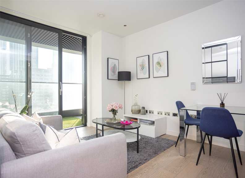 Studio apartment for Sale in Wards Place, Canary Wharf, E14, London