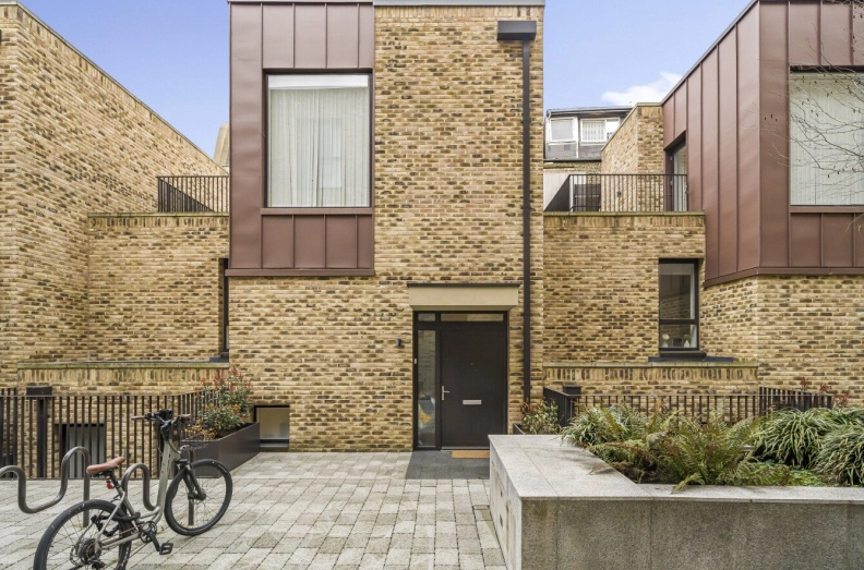 3 bedrooms houses to sale in Hand Axe Yard, Kings Cross-image 17