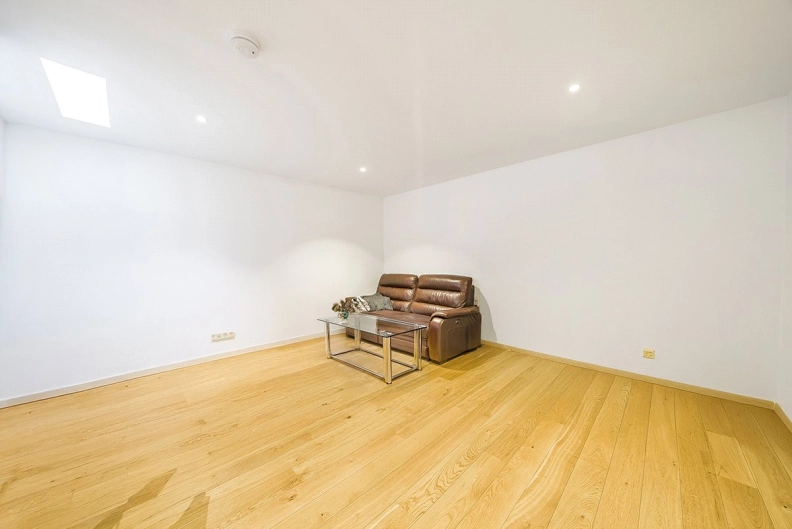 3 bedrooms houses to sale in Hand Axe Yard, Kings Cross-image 3
