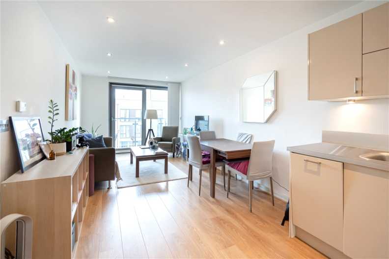 1 bedroom apartments/flats to sale in Aqua Vista Square, Poplar-image 1