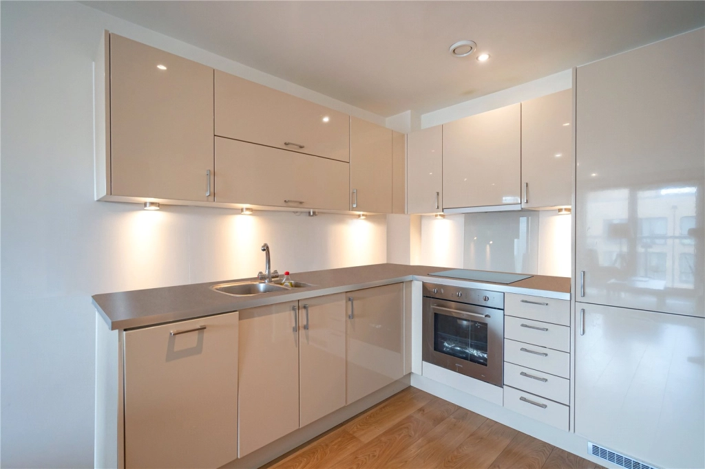 1 bedroom apartments/flats for sale in Aqua Vista Square, Poplar - E3 view 2